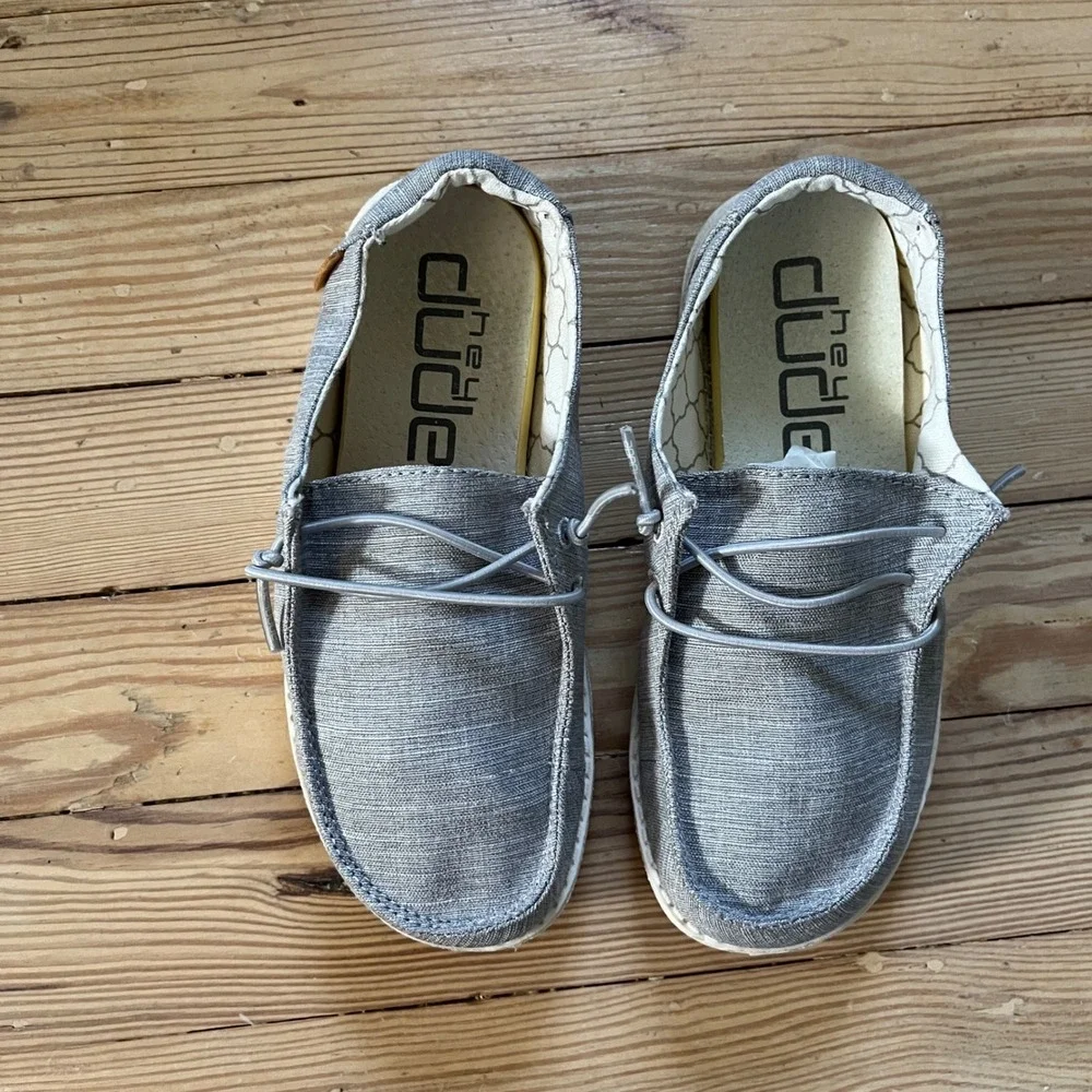 Hey Dude Wendy Youth Size K13 Grey Textile Slip On Moccasin Loafer Like New Shoe